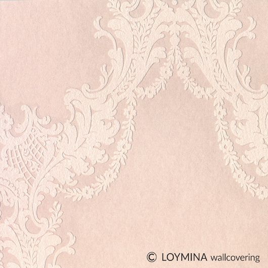 Флизелиновые обои "Boudoir" производства Loymina, арт.GT1 007, с классическим рисунком дамаска-медальона в розовых оттенках, купить в шоу-руме в Москве
